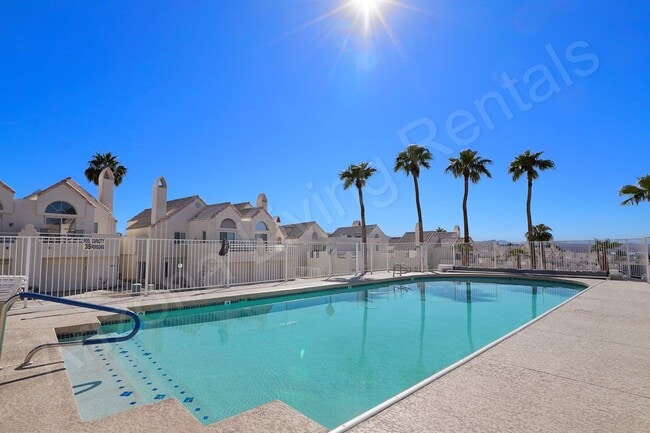 Building Photo - CONDO ON THE GREEN