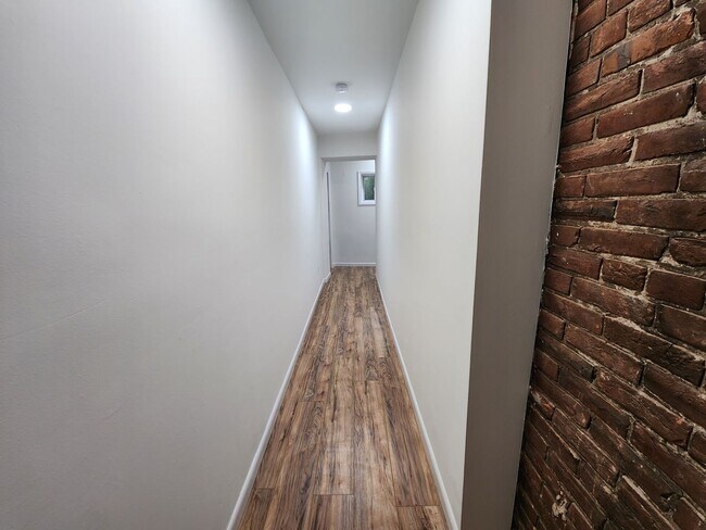 Building Photo - Spacious studio with deck available in NoLibs starting March 1st