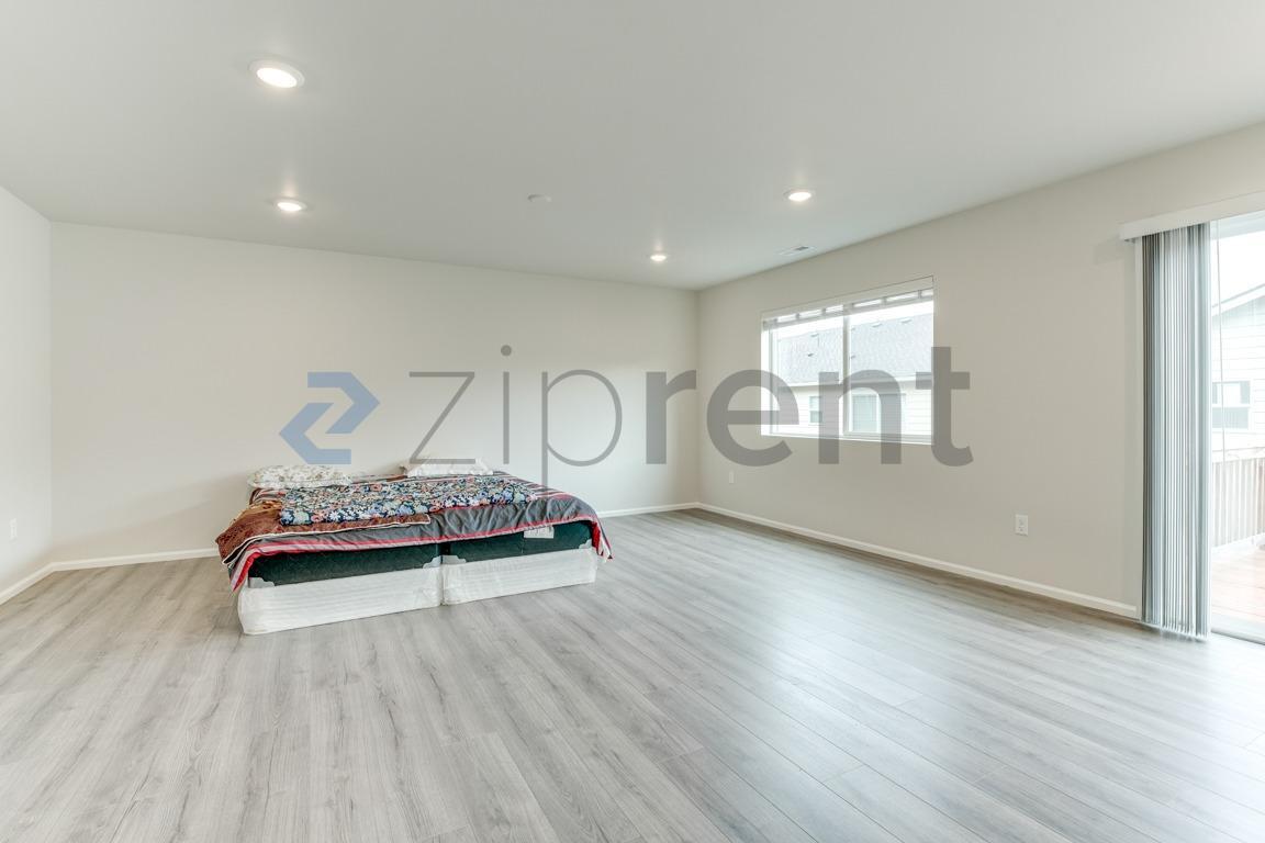 Building Photo - Unit