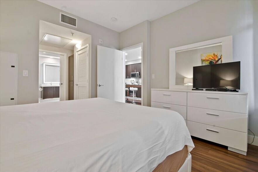 Building Photo - 1734 W El Camino Real