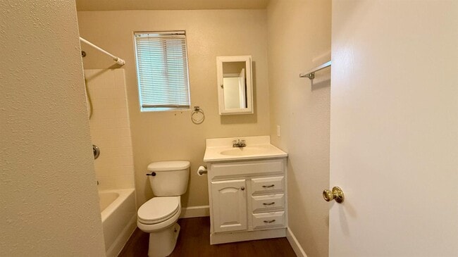 Building Photo - 121 W 2nd St