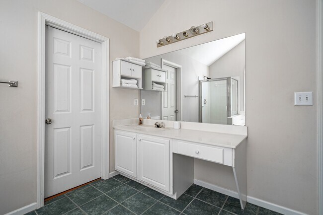 Building Photo - 2096 Fairport Way