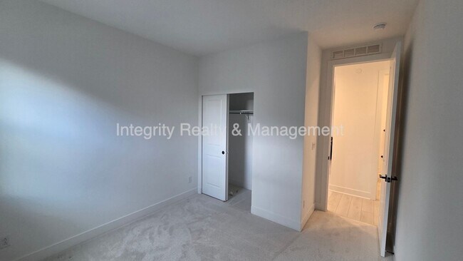 Building Photo - 11014 E Hinsdale Cir
