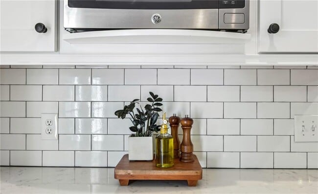 Building Photo - 245 Willow Springs Dr