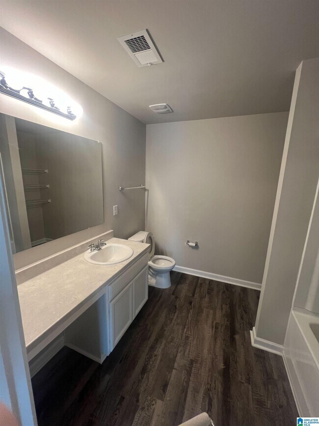 Building Photo - 401 Woodland Trl