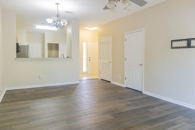 Building Photo - 762 Scrub Jay Dr