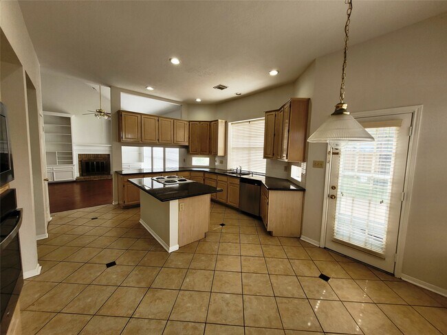 Building Photo - 17403 Canyon Knoll Dr
