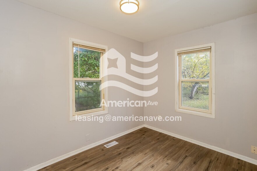 Building Photo - 7204 Prospect Ave