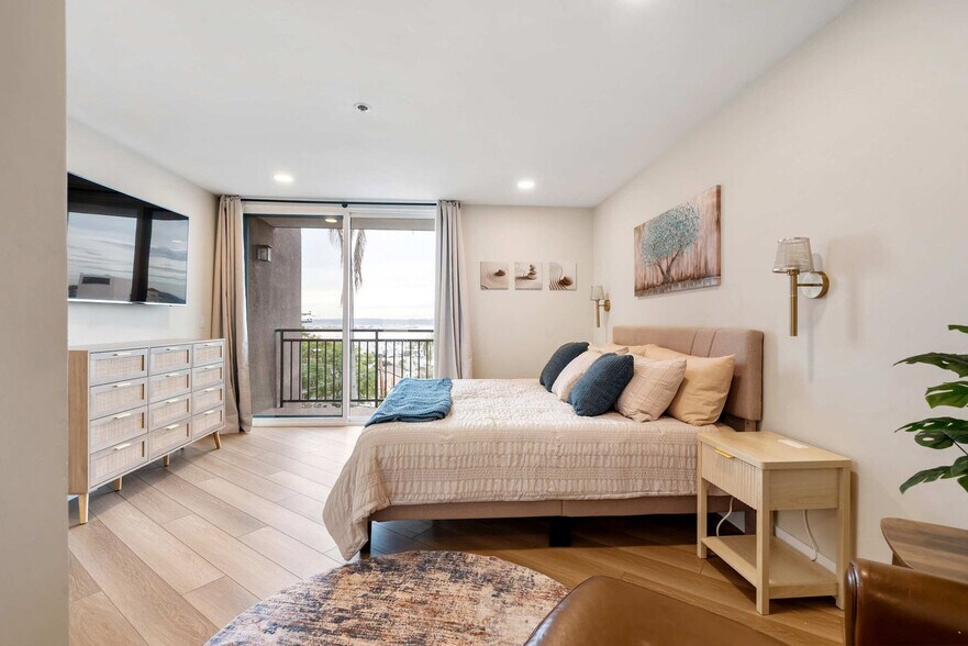 Building Photo - 2414 Front St