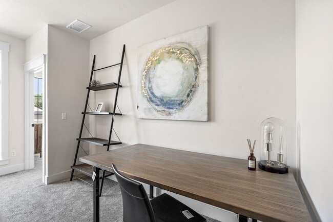 Building Photo - 2460 W Iron Coop St