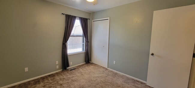 Building Photo - 3 bedroom 2 bath home