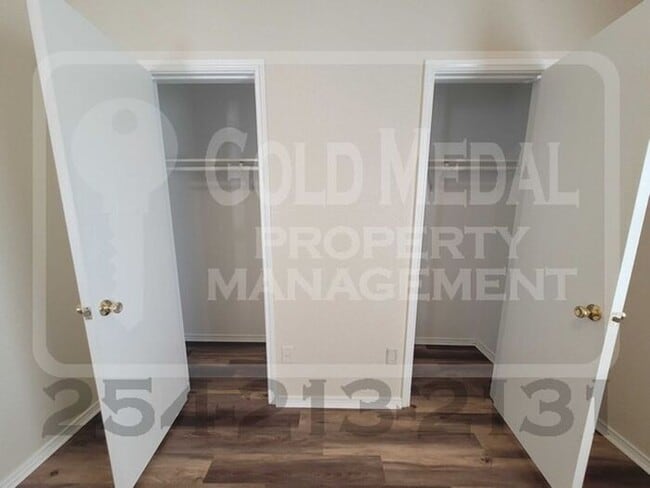 Building Photo - Charming 3-bed, 2-bath fourplex located in southwest Killeen. - Now available for rent!