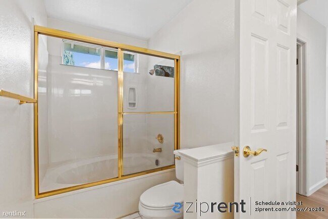 Building Photo - 4 br, 3 bath Townhome - 224 Meadowhaven Wa...