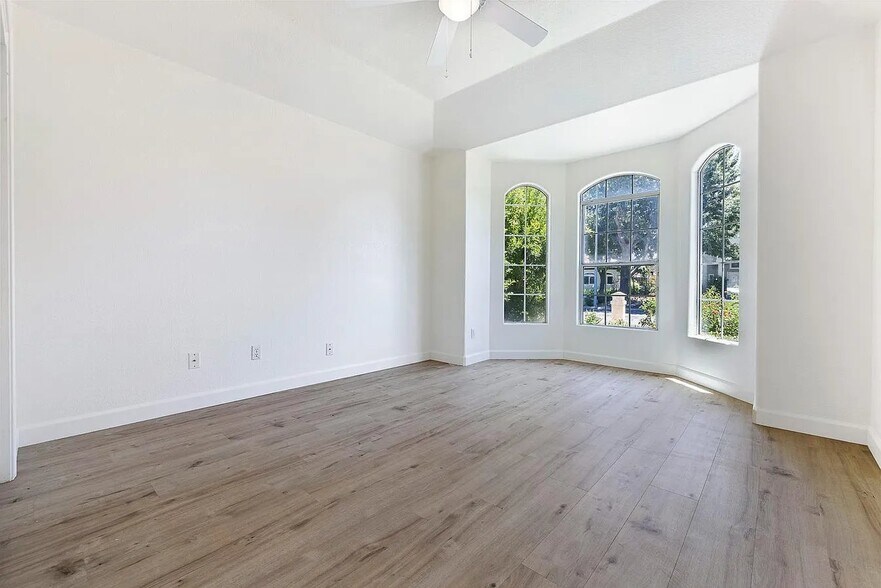 Building Photo - 8875 N Woodrow Ave