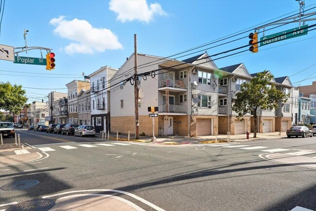 Building Photo - 56 POPLAR St