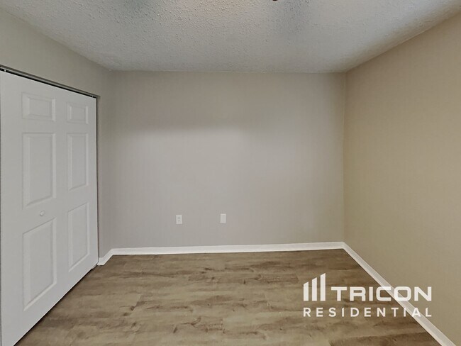Building Photo - 641 Heraldo Ct
