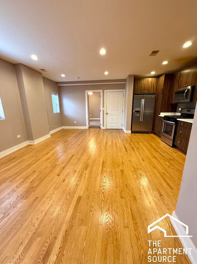 Building Photo - 3433 S Indiana Ave