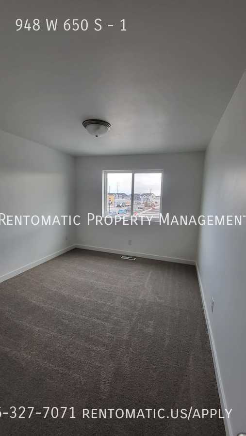 Building Photo - 948 W State Rd