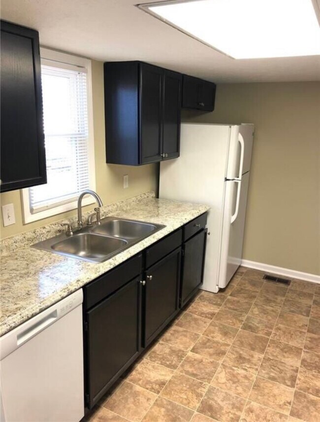 Kitchen - 1520 Western Dr