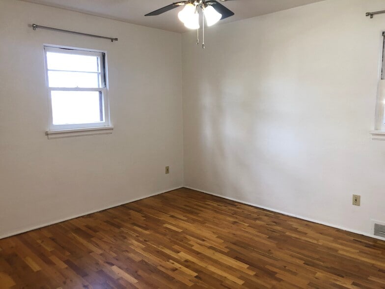 Building Photo - 1010 NW Fisk St