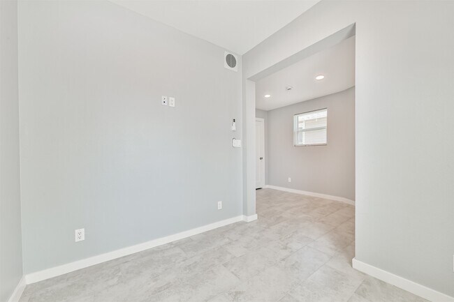 Building Photo - 4323 Ursuline St