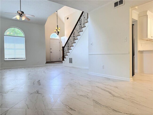 Building Photo - 2290 Honeycomb Ct