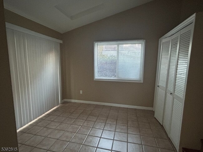 Building Photo - 164 Hiawatha Blvd