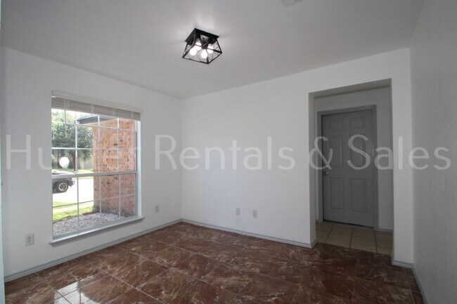 Building Photo - 4910 Donegal Bay Ct