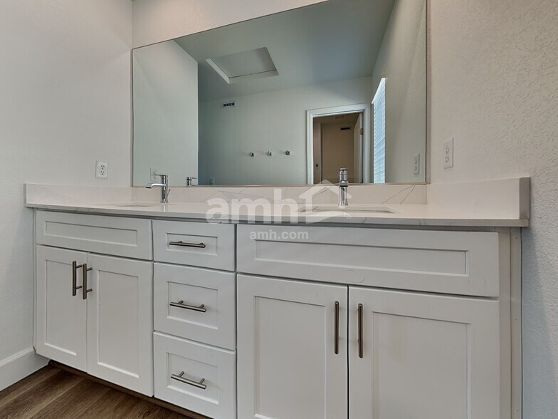 Building Photo - 10573 Lagaspi Dr