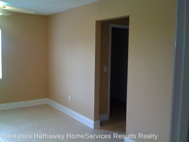 Building Photo - 3 br, 2 bath House - 519 Iowa Woods E Cir