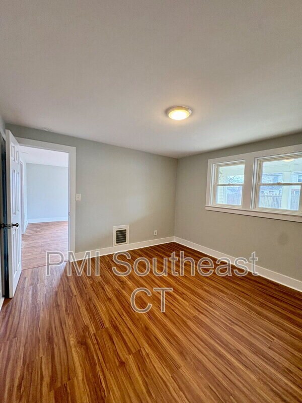 Building Photo - 41R Boston Post Rd