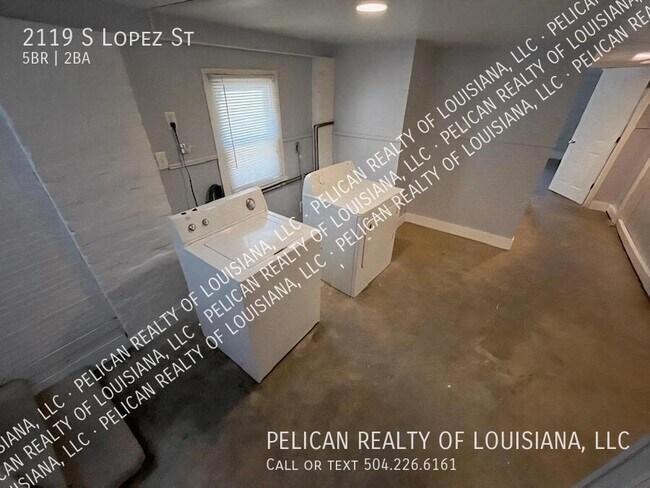 Building Photo - 2119 S Lopez St