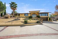 Building Photo - 6204 Pinehurst Dr