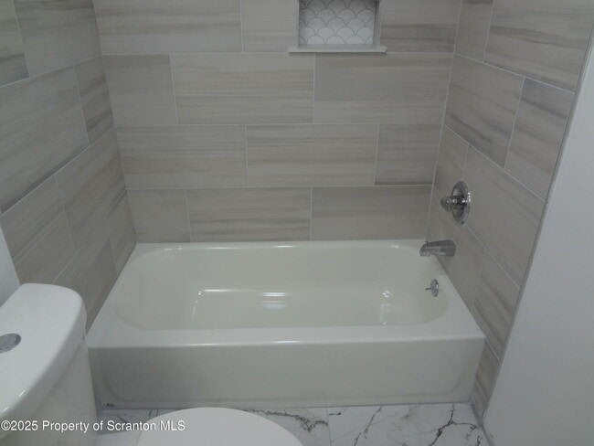 Building Photo - 539 Back St