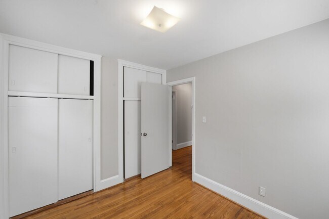 Building Photo - Charming 2BR Home with Modern Updates in Prime Charlotte Location