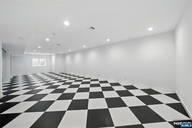 Building Photo - 44 Floral Terrace