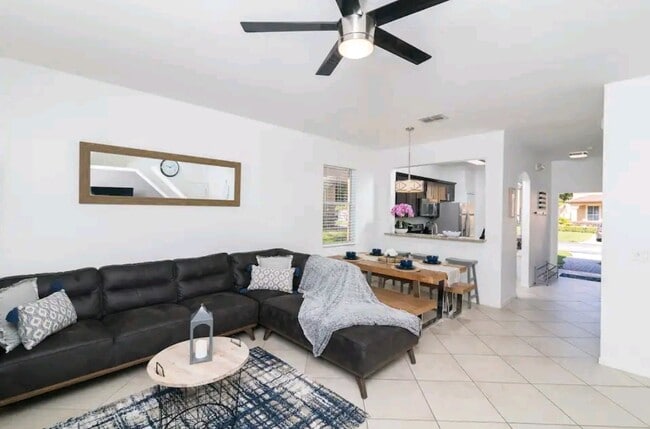 Building Photo - 106 Miramar Ave
