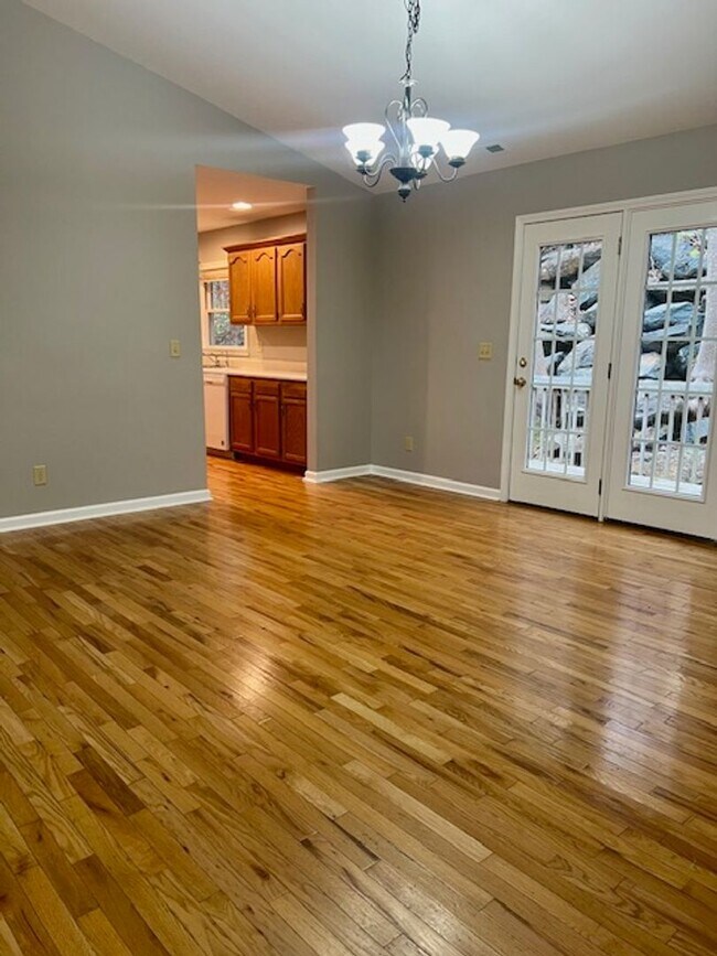 Building Photo - Swannanoa Rental! 6 or 12 month lease options!