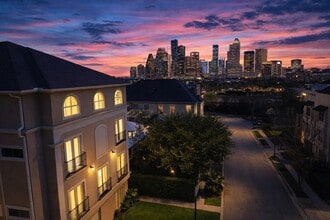 Building Photo - 314 W Bell St