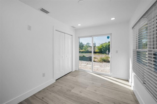 Building Photo - 14125 N Bayshore Dr