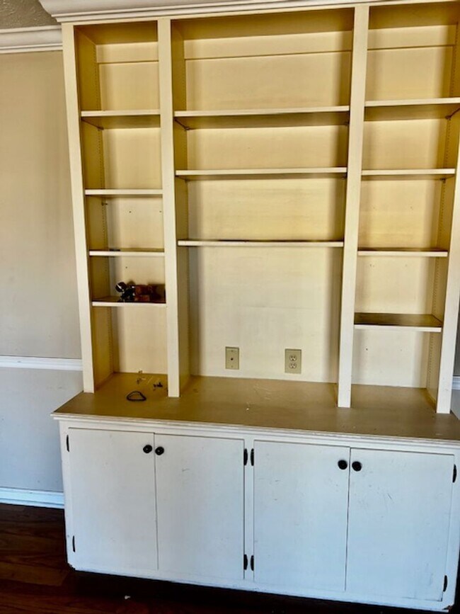 Building Photo - 3/2 - Corner Lot - Brick, Fenced