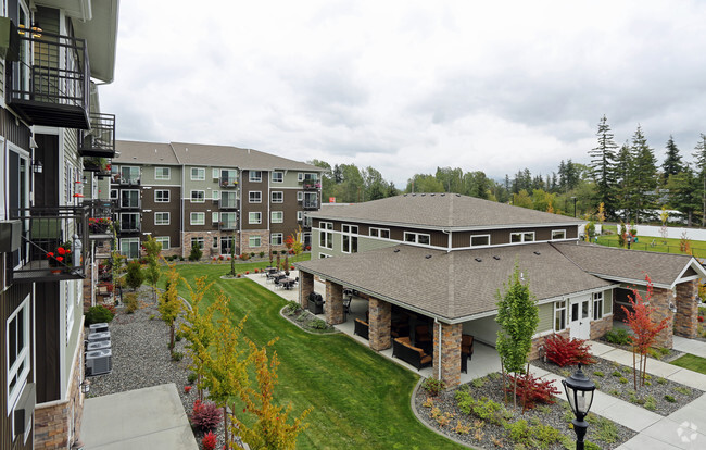 Back lawn and pool house - Affinity at Bellingham 55+