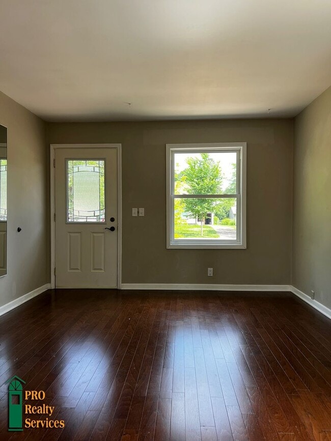 Building Photo - 3 Bedroom Bungalow in St. Louis Park