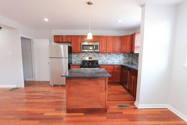 Building Photo - 8613 Gilbert St