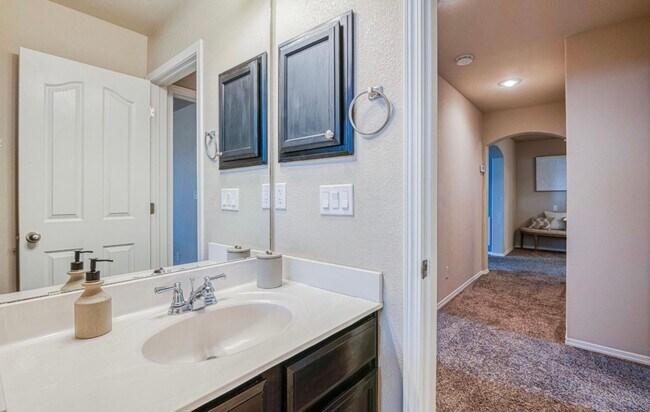 Building Photo - Westside area for Short or Long Term Rental (Completely Furnished) Beautiful 3 bed/2.5 baths plus...