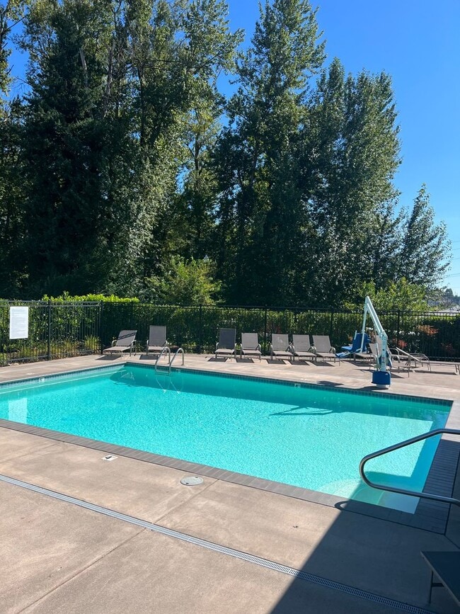 Building Photo - Beautiful 4 Bedroom 3.5 BA Home! Mother in Law Suite, Attached Garage & Top floor Bonus Room!