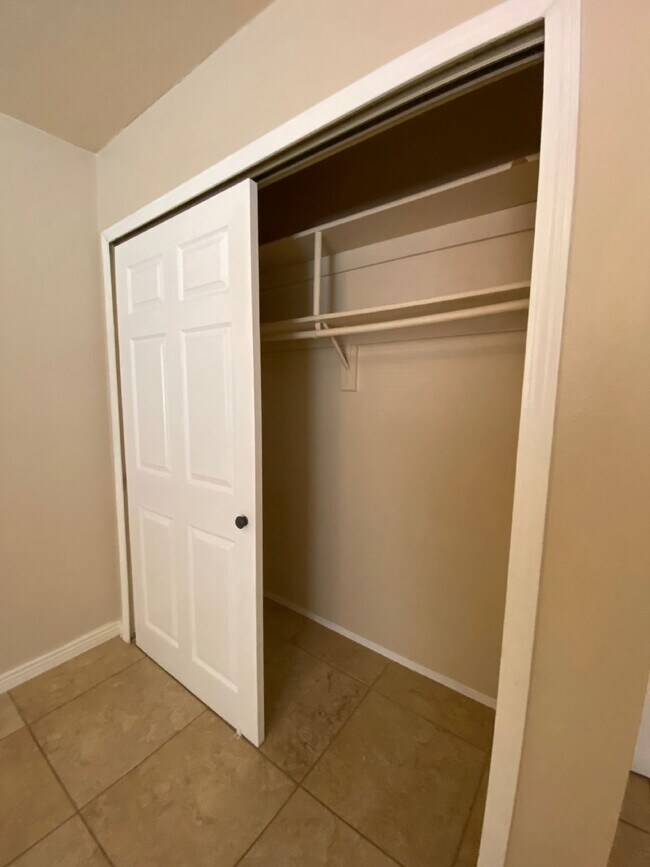 Building Photo - CUTE and COZY - MUST SEE HOME