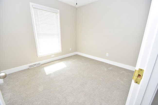 Building Photo - 3805 Wedgewood Ct