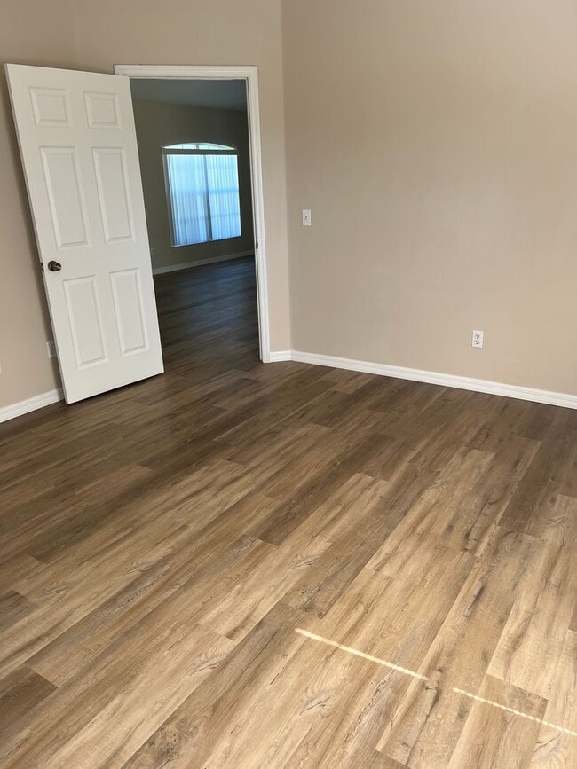 Building Photo - Spacious 3/2 with Attached 2 Car Garage in Deltona Lakes!