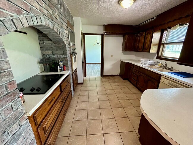 Building Photo - 14731 E 96th St N